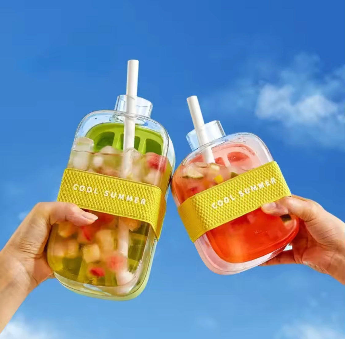 PORTABLE SILICONE ICE CUBE MAKER WITH STRAW