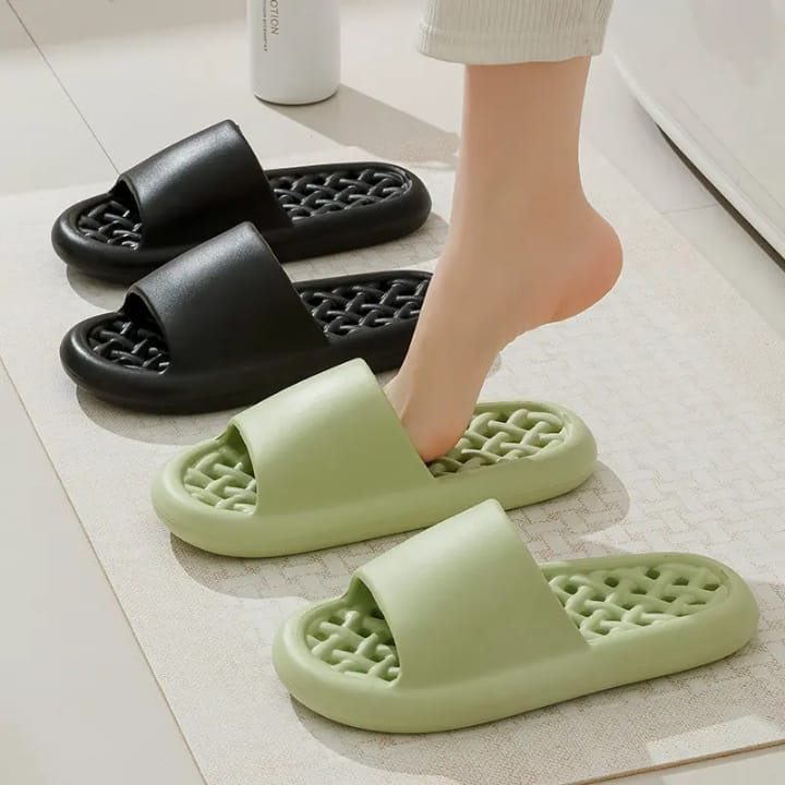 BATHROOM BATHING NON-SLIP MEN WOMEN LEAKING QUICK-DRYING SLIPPERS (STANDARD SIZES)
