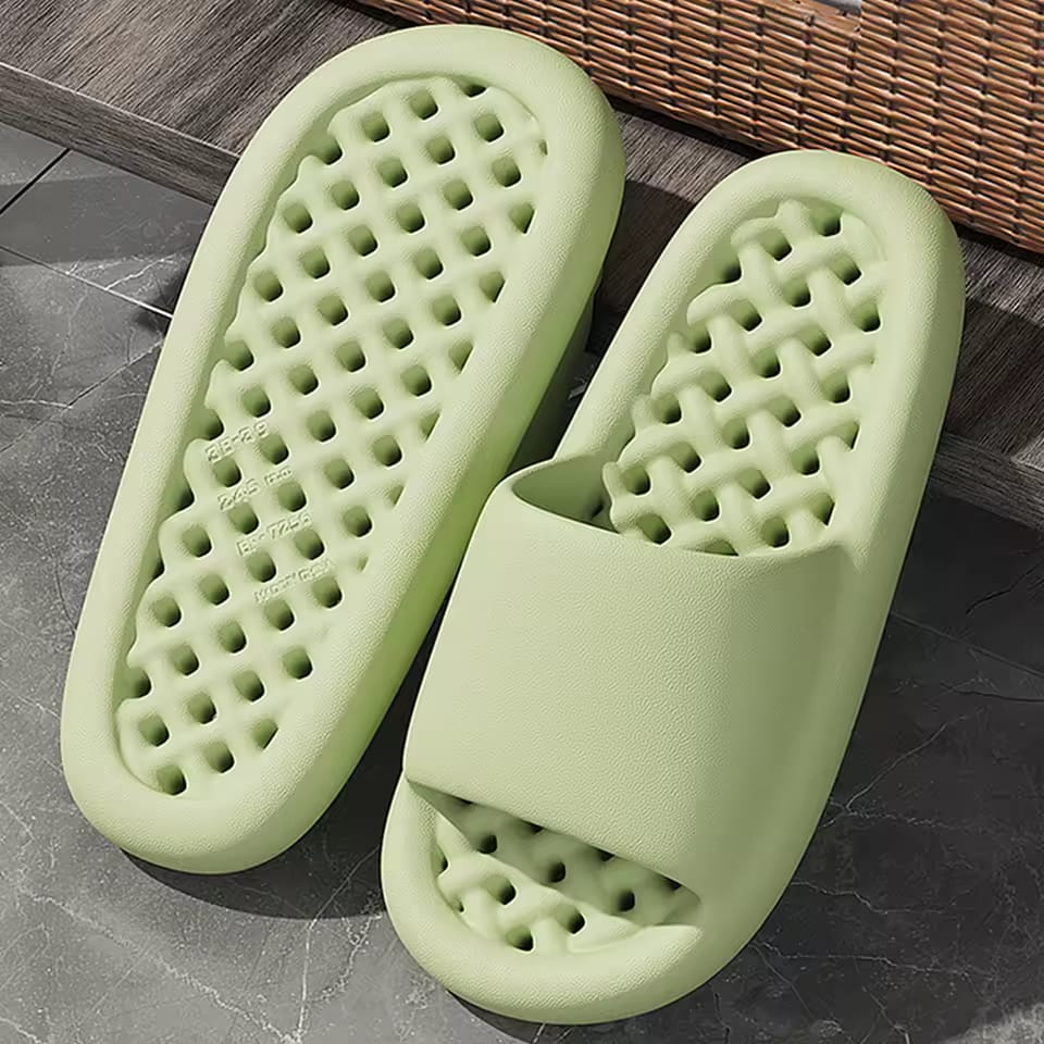 BATHROOM BATHING NON-SLIP MEN WOMEN LEAKING QUICK-DRYING SLIPPERS (STANDARD SIZES)
