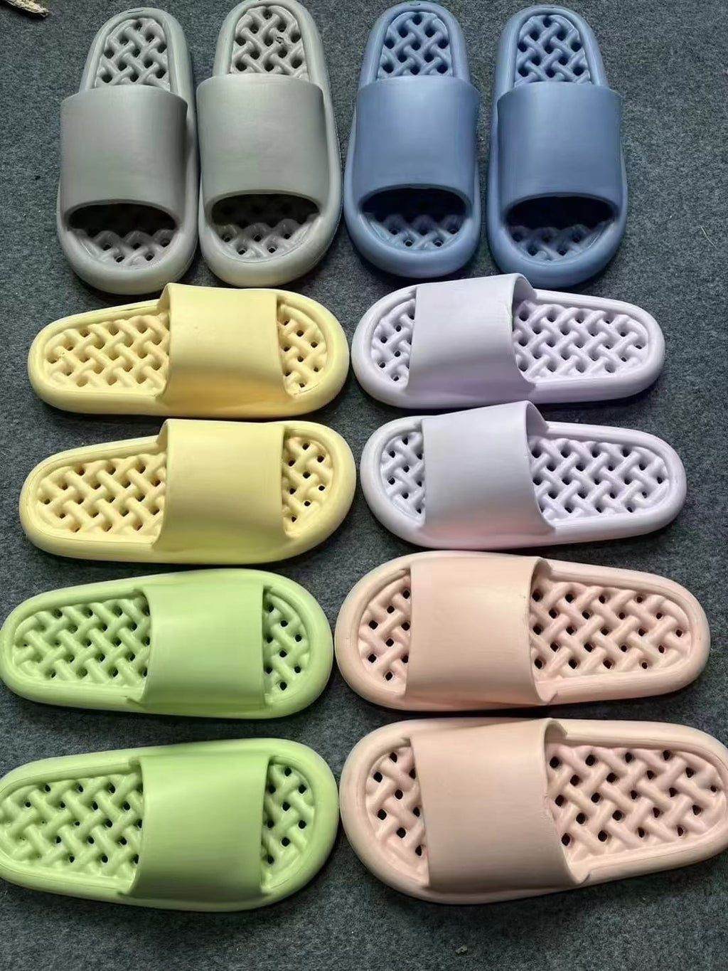 BATHROOM BATHING NON-SLIP MEN WOMEN LEAKING QUICK-DRYING SLIPPERS (STANDARD SIZES)