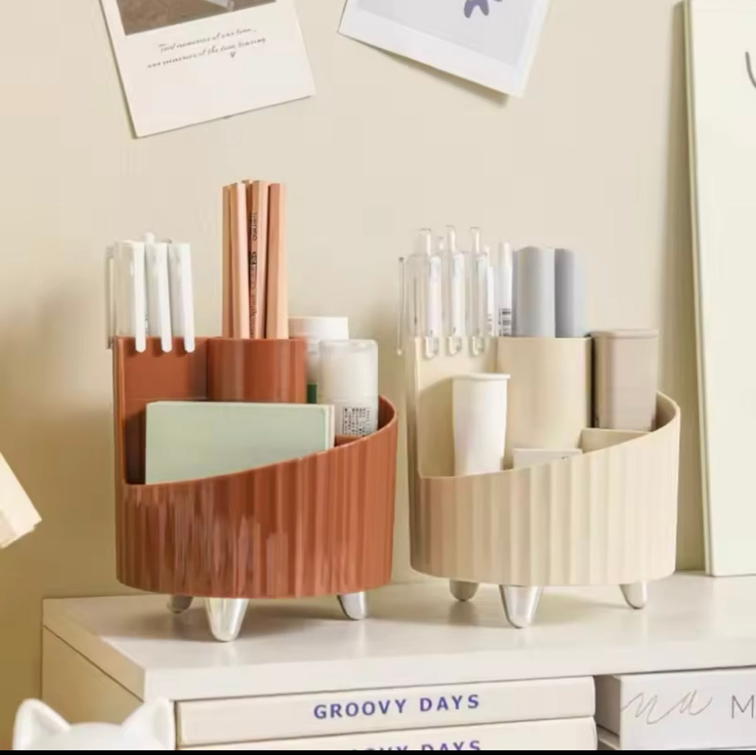 ROTATING MAKEUP BRUSHES HOLDER