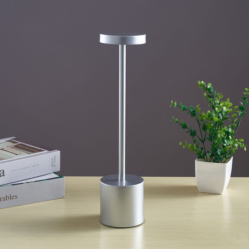 METAL LED TABLE LAMP